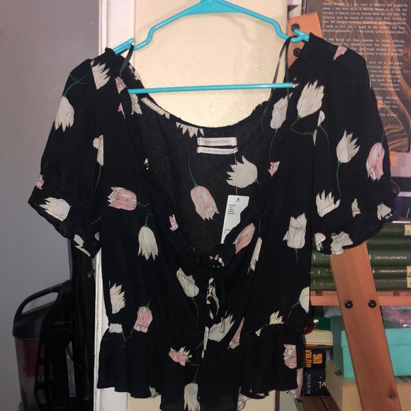 Urban Outfitters Floral Top - Picture 3 of 11